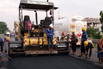TINGKATKAN KUALITAS PERKERASAN JALAN, PT JASAMARGA TOLLROAD MAINTENANCE LAKSANAKAN PEKERJAAN PEMELIHARAAN DI RUAS TOL SEMARANG