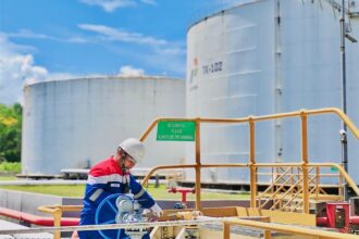 Dukung Pertamina Implementasi B50 Nasional, Elnusa Petrofin Gelar Go Live Penyaluran Perdana Biosolar Industri B50 dari Fuel Terminal IBT Pulau Laut